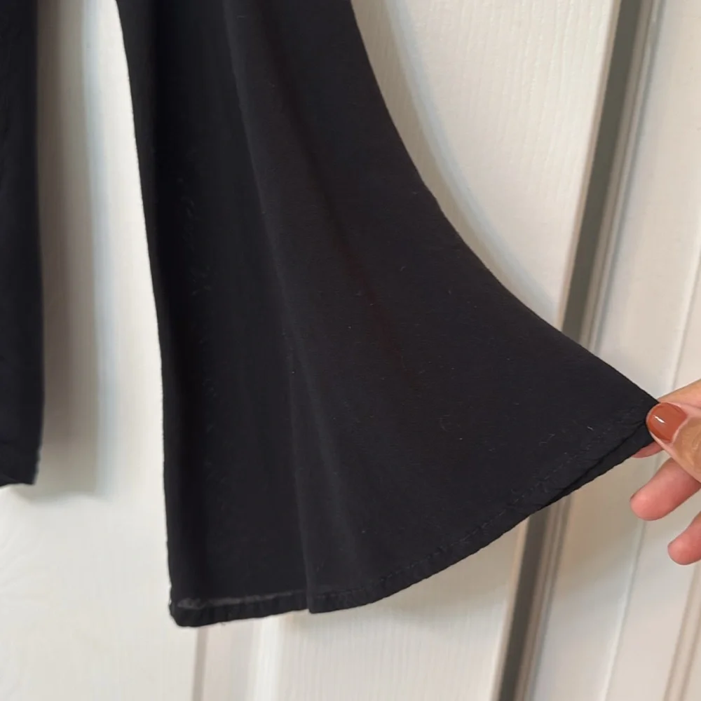 Express chic black